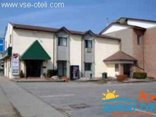 Фото #1Rodeway Inn By The Falls (Rodeway Inn By The Falls)