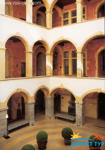 Фото #1Cour des Loges (Кур Де Лоджес)