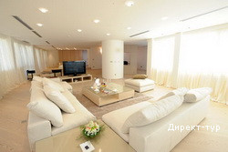 Resident_Suite_living_room