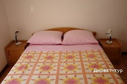 Bedroom_french_bed