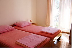 Twin_bedroom