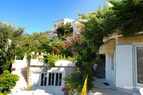 Villa_entrance