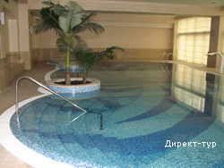 Inside_pool