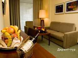 Superior_Suite_livingroom